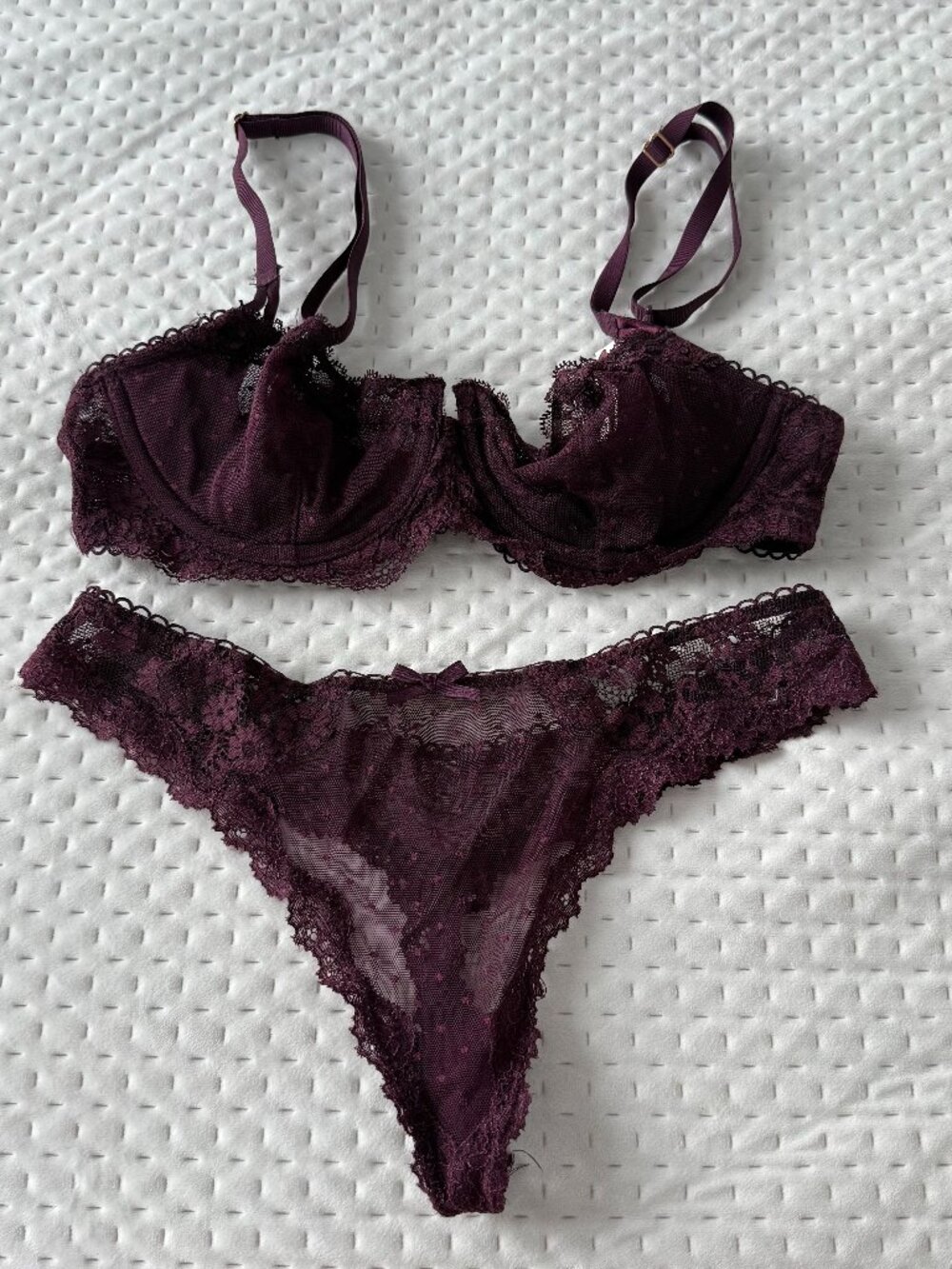 VICTORIA SECRET PURPLE LACE SET 32C BRA SMALL THONG